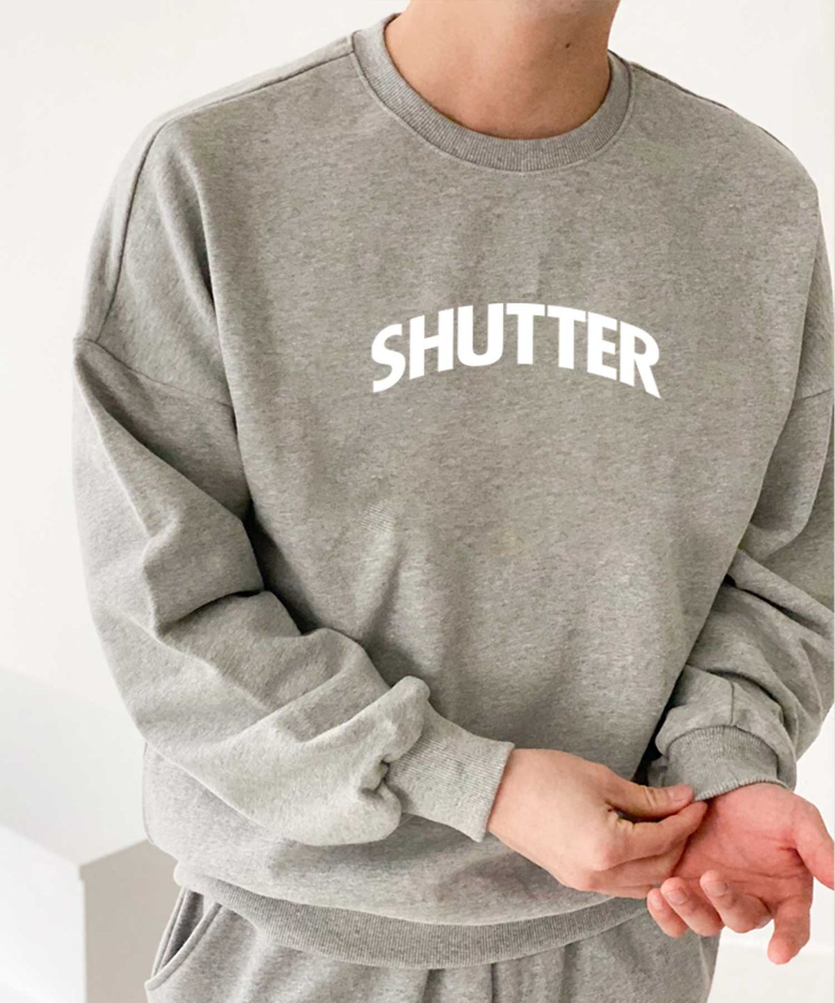 셔터(SHUTTER) 아치 로고 오버핏 맨투맨  (SRTS401) 멜란지그레이