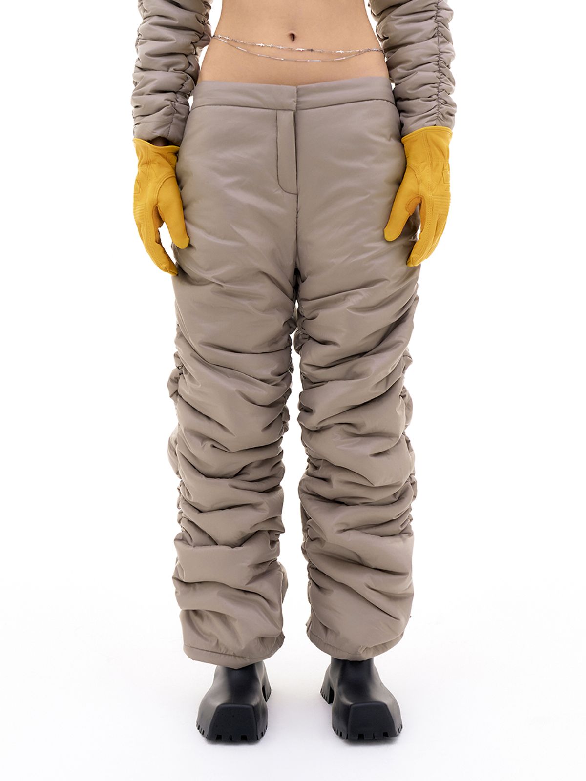 와이이이엘(YEEL) SHIRRING PADDED PANTS BEIGE