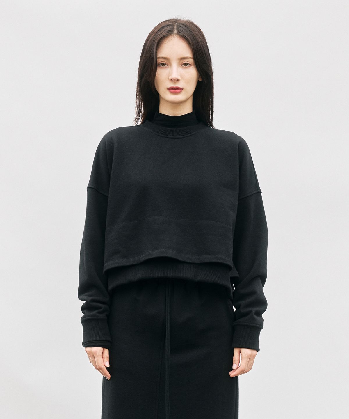 모노포비아(MONOPHOBIA) LAYERED COTTON CROP SWEATSHIRT BLACK