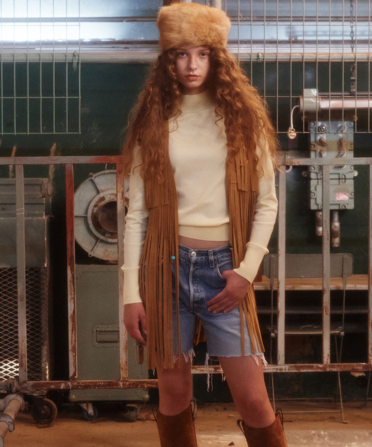 그린버터(GREENBUTTER) Real Lambskin Suede Fringe Vest (Camel)