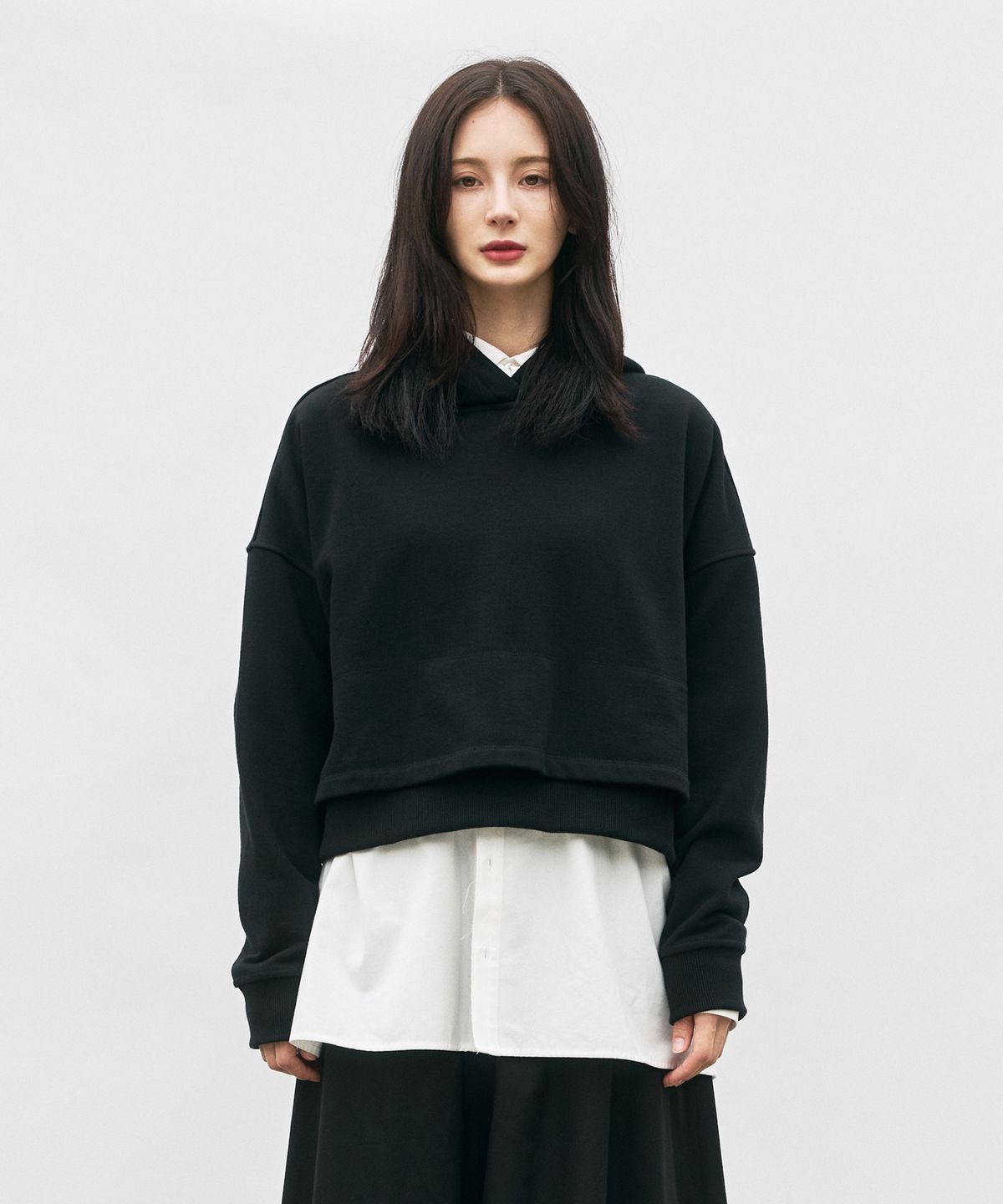 모노포비아(MONOPHOBIA) LAYERED COTTON CROP HOODIE BLACK