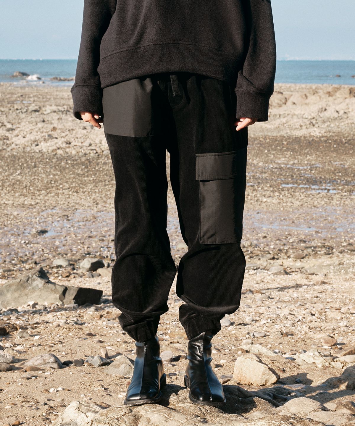 모노포비아(MONOPHOBIA) CORDUROY POCKET JOGGER PANTS BLACK