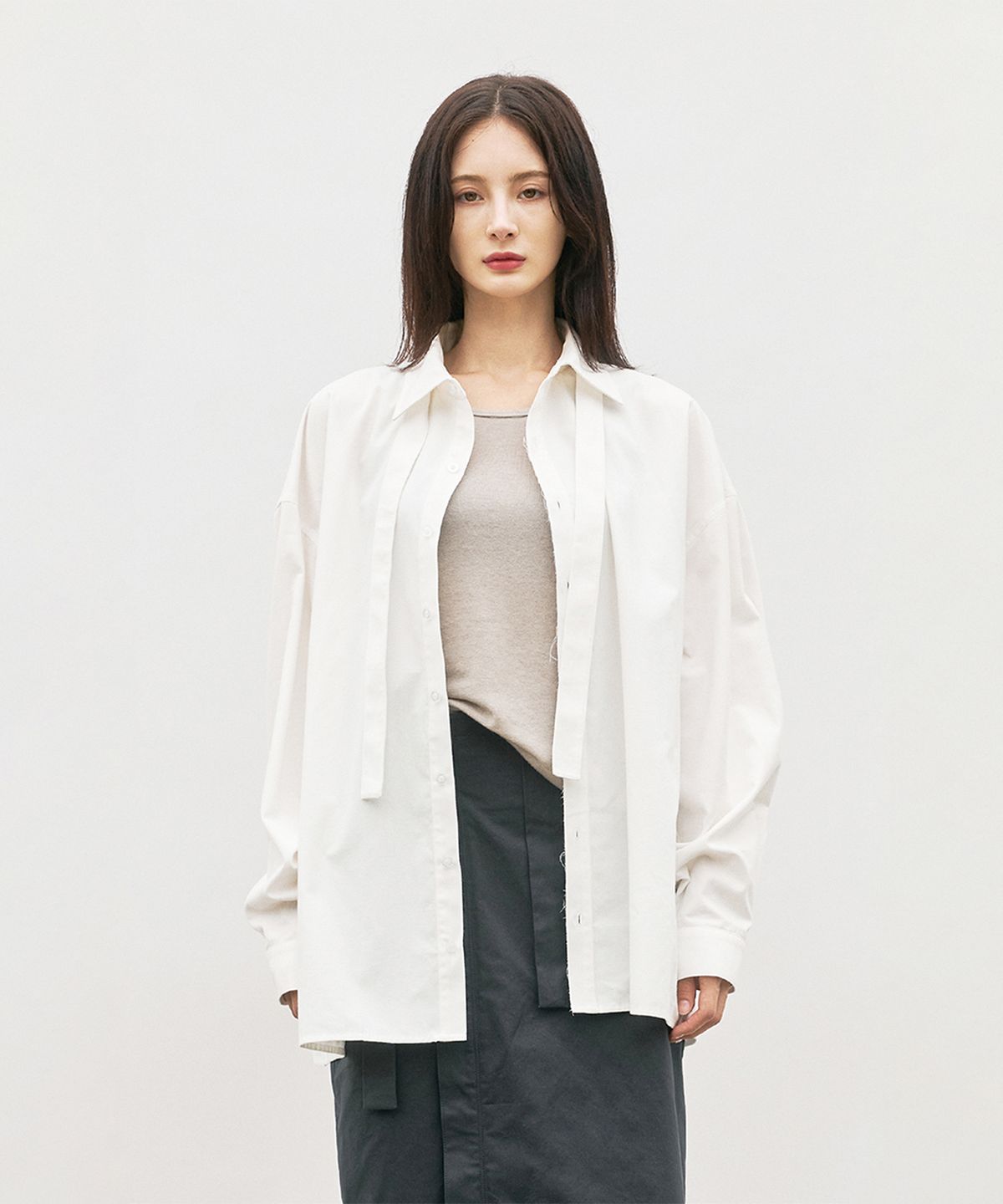 모노포비아(MONOPHOBIA) STRAP TIE NECK BLOUSE WHITE