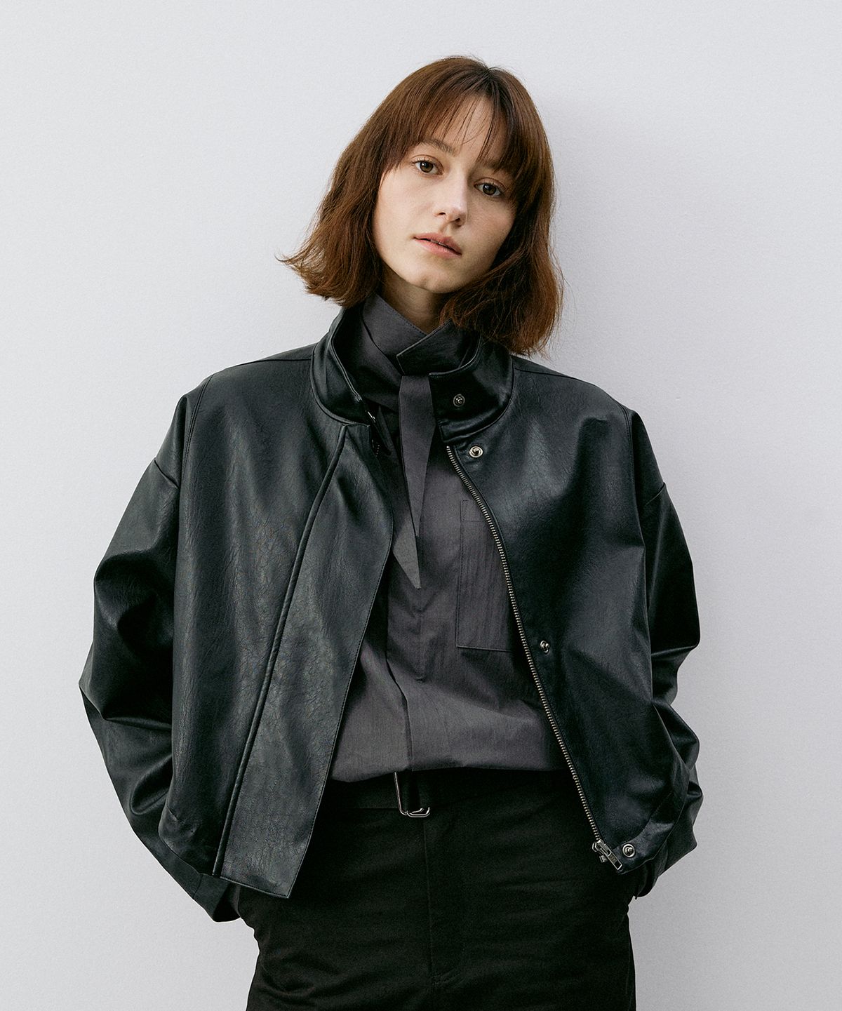 르엠토(L'EMTO) LEATHER CROPPED JUMPER