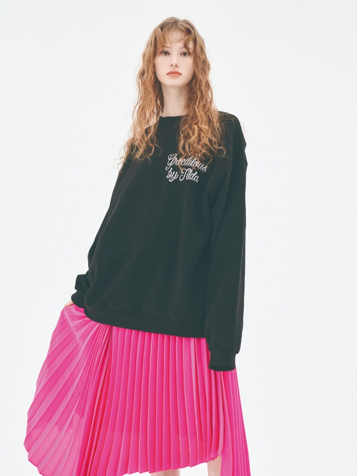 그리디어스(GREEDILOUS) GREEDILOUS By Tilda Logo Sweatshirts