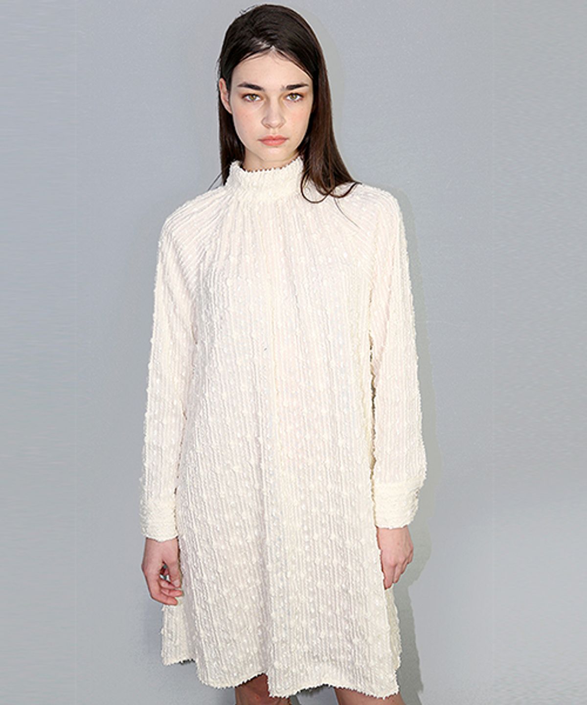 데미지니모닉(DAMAGE MNEMONIC) 터틀넥 글리터 아이보리 원피스_Turtleneck Glitter Ivory OP