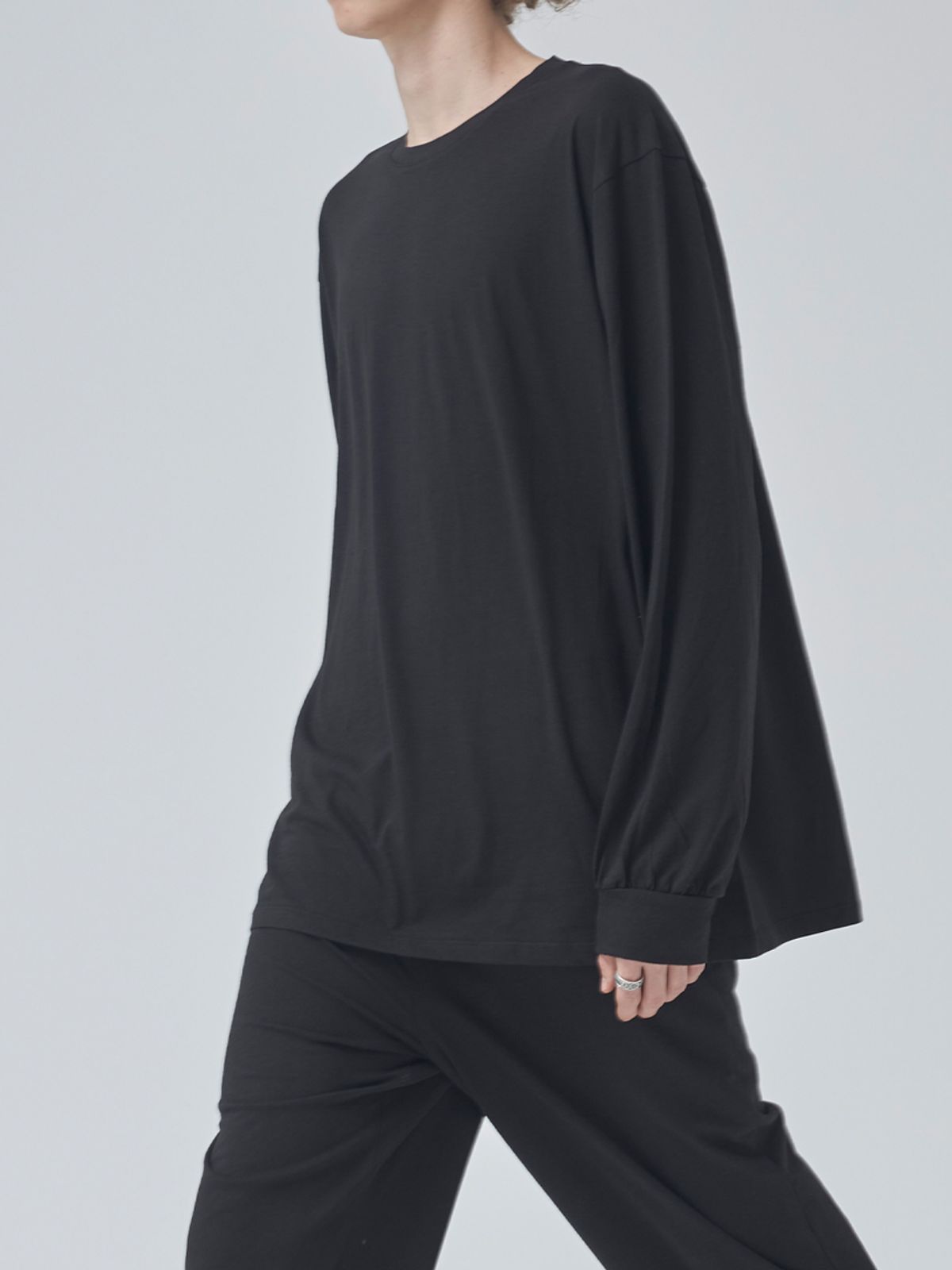 고저(GOZER) UNDER LONG SHIBORI SLEEVE_BLACK
