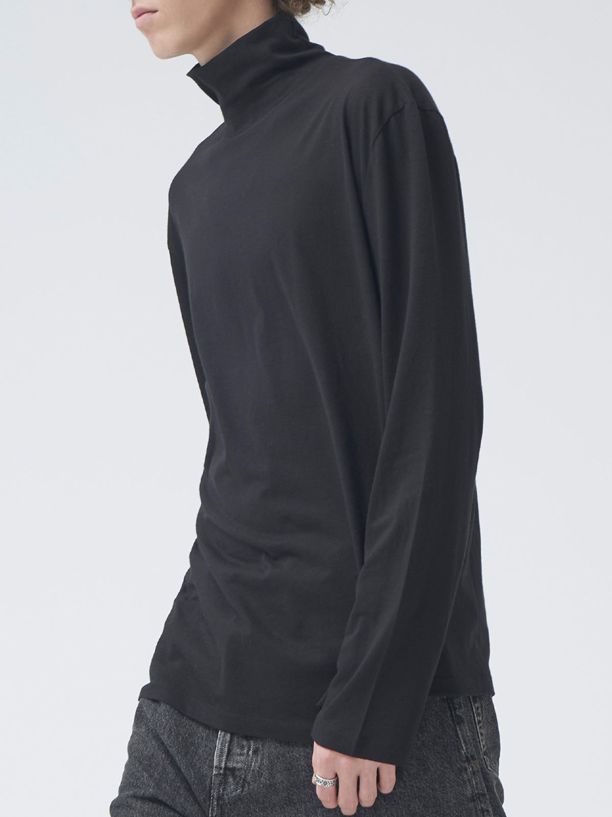 고저(GOZER) UNDER TURTLE-NECK_BLACK