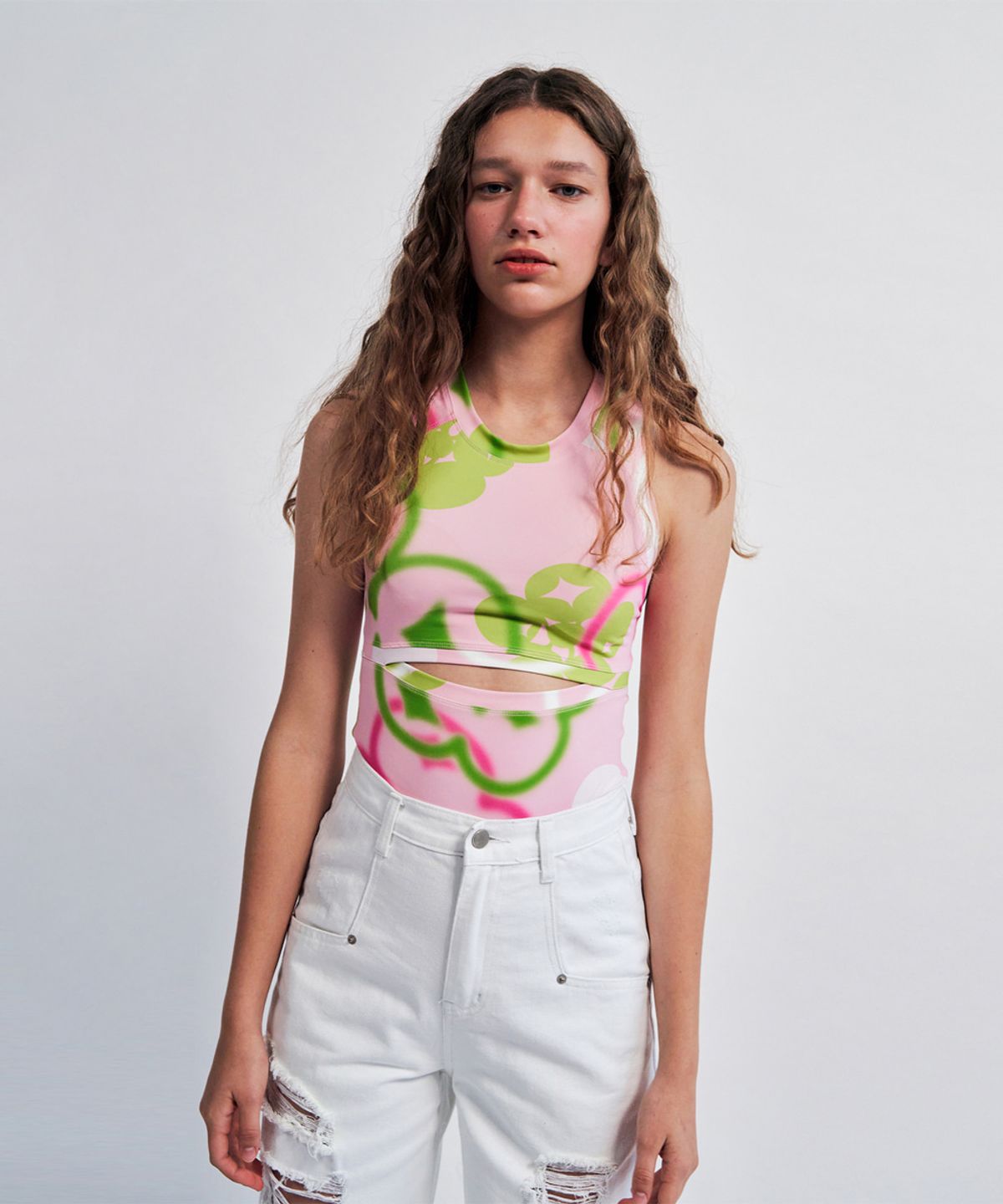 워브먼트(WOVEMENT) Flower Graphic Pattern Under Boop Sleeveless Top PINK WBCSTP007PK