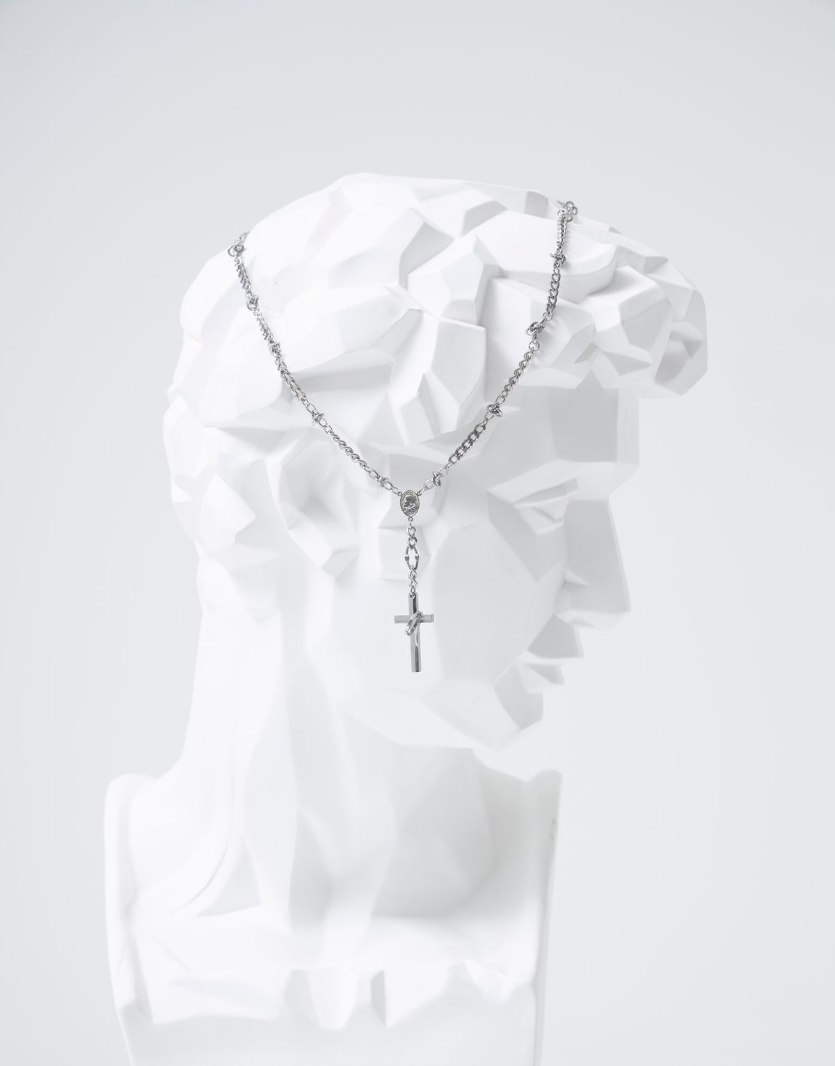 고저(GOZER) GORGEOUS LONG FAUX SILVER CROSS NECKLACE