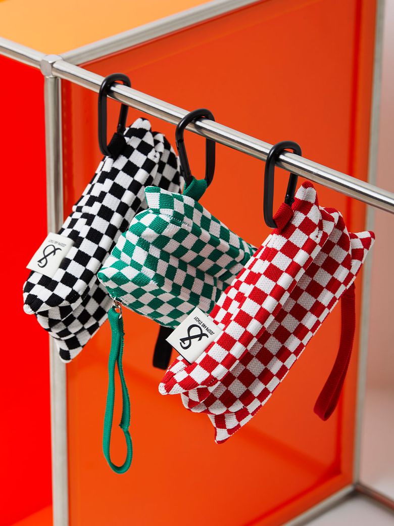 Lucky Pleats Knit Pouch Slim Checkmate (All)