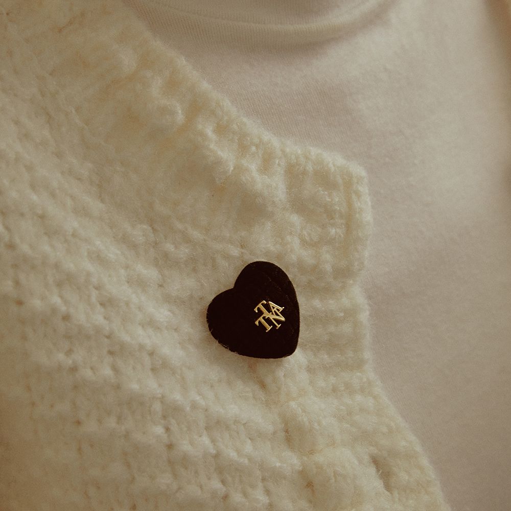 ☆TATIANA☆ Velvet Emblem Brooch BCH0110 MUSINSA | TATIANA Velvet Emblem Brooch BCH0110