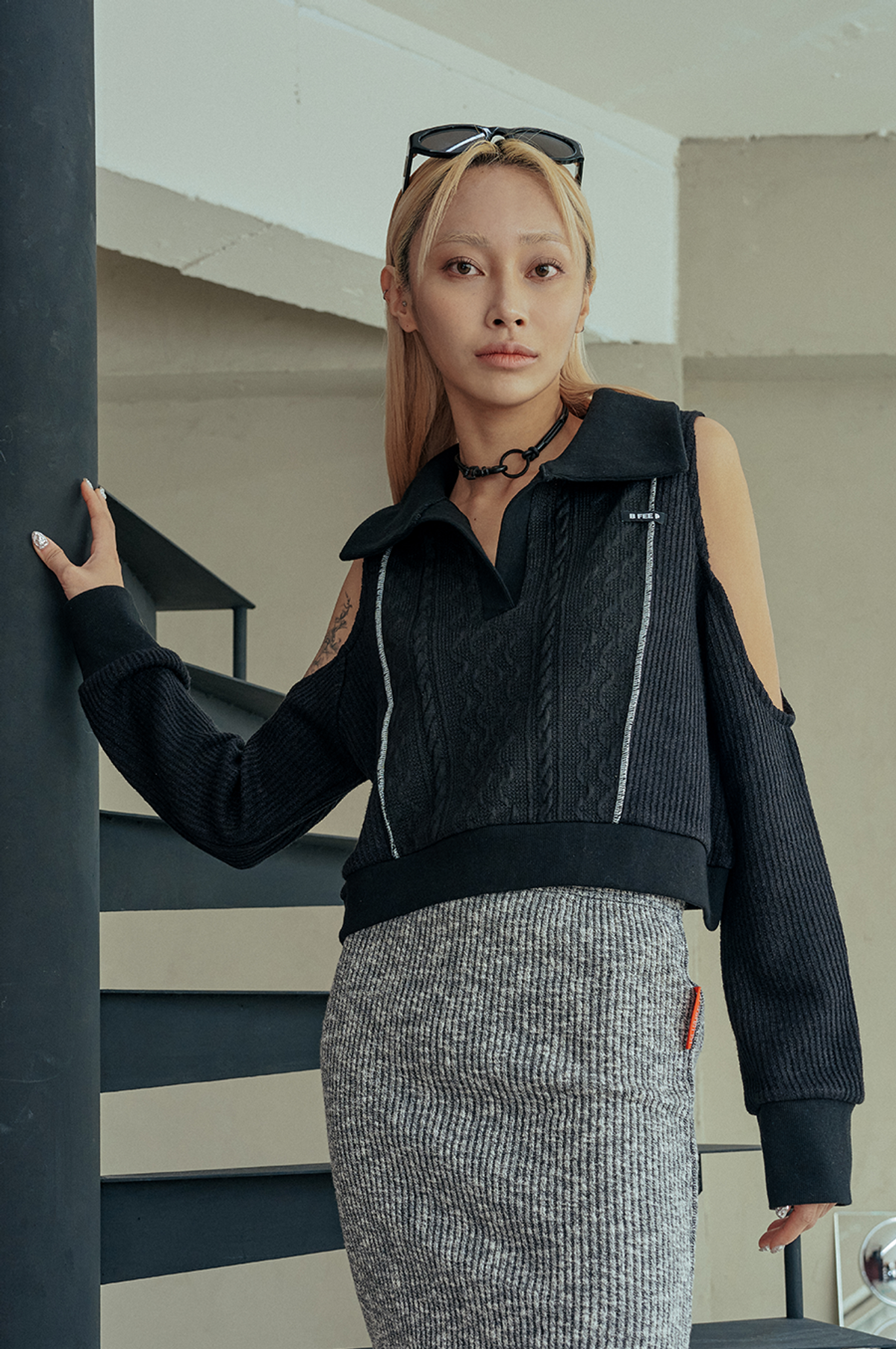 비피피(BFEEP) hole collar crop knit_black