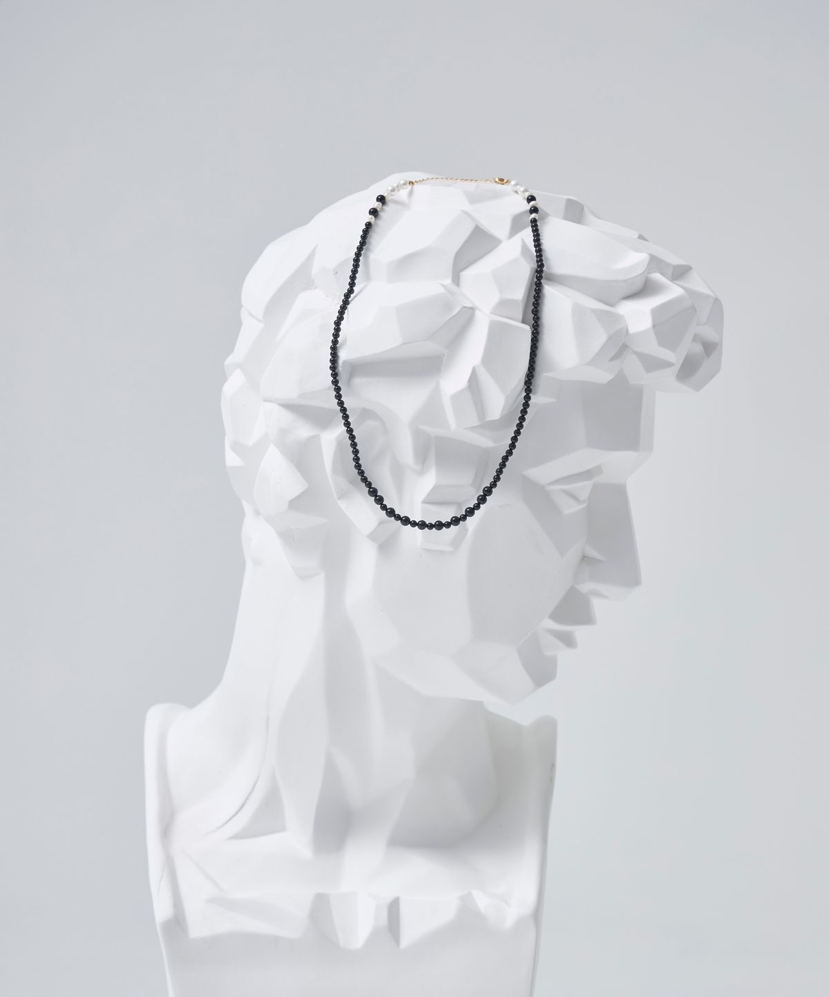 고저(GOZER) GORGEOUS BEAD BLACK NECKLACE