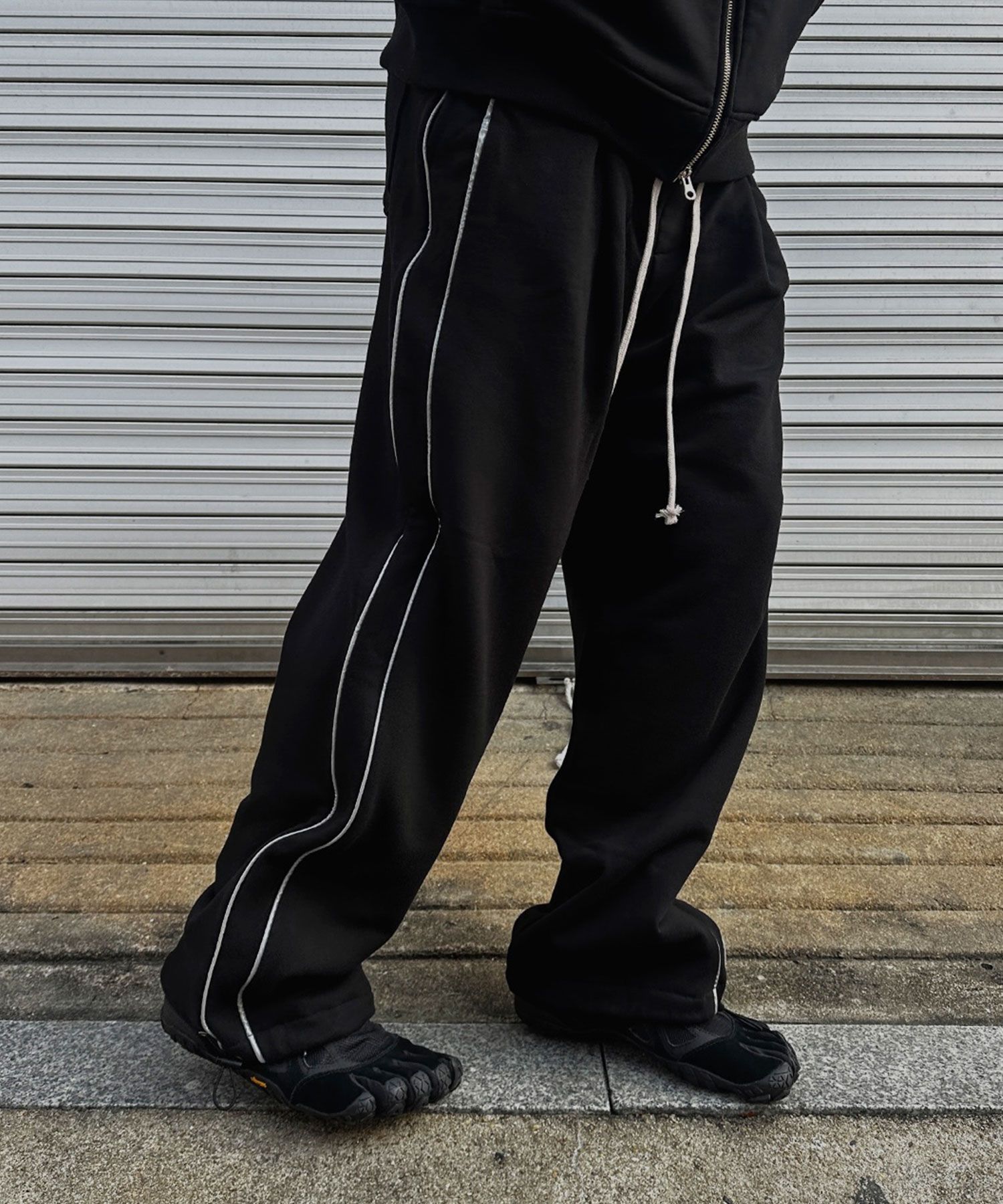 MUSINSA | CLACO 3M side line wide balloon sweatpants (black)