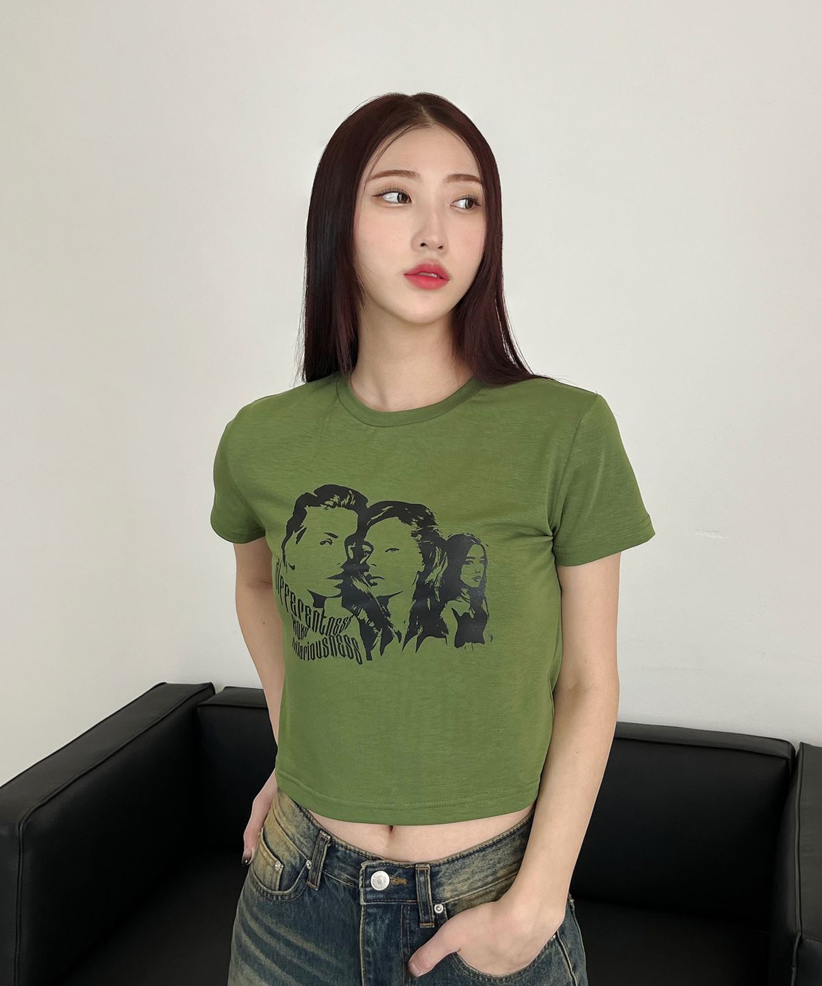 디쏘에이치(D.XO.H) 쓰리우먼즈 세미 크롭티 올리브그린