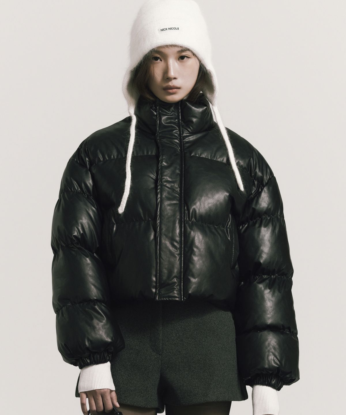 닉앤니콜(NICK&NICOLE) PREMIUM FAUX LEATHER CROP PADDING_BLACK