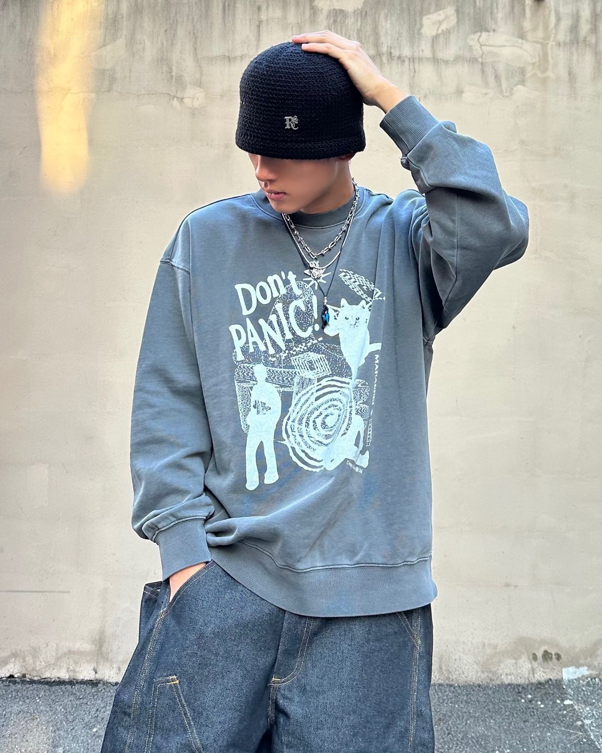 마하그리드(MAHAGRID) DON’T PANIC PIGMENT SWEATSHIRT CHARCOAL(MG2DSMM441A)