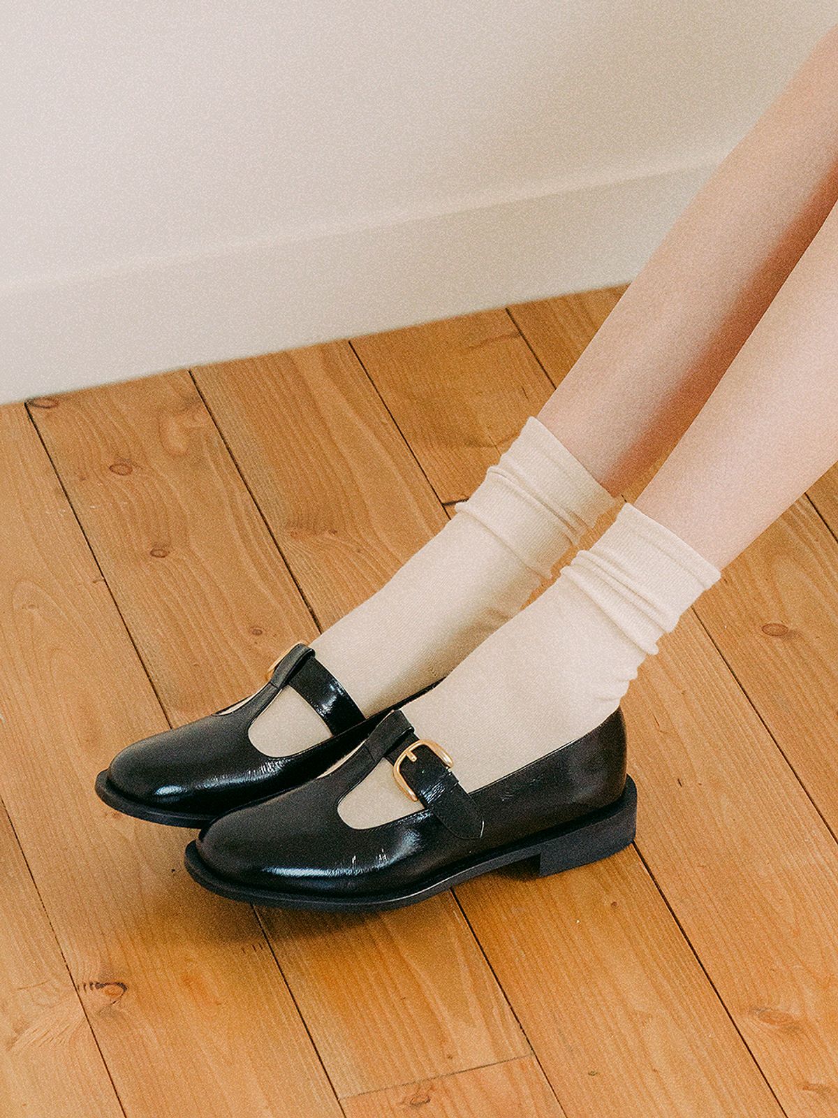 논더레스(NONTHELESS) T스트랩 메리 제인 플랫 / 블랙