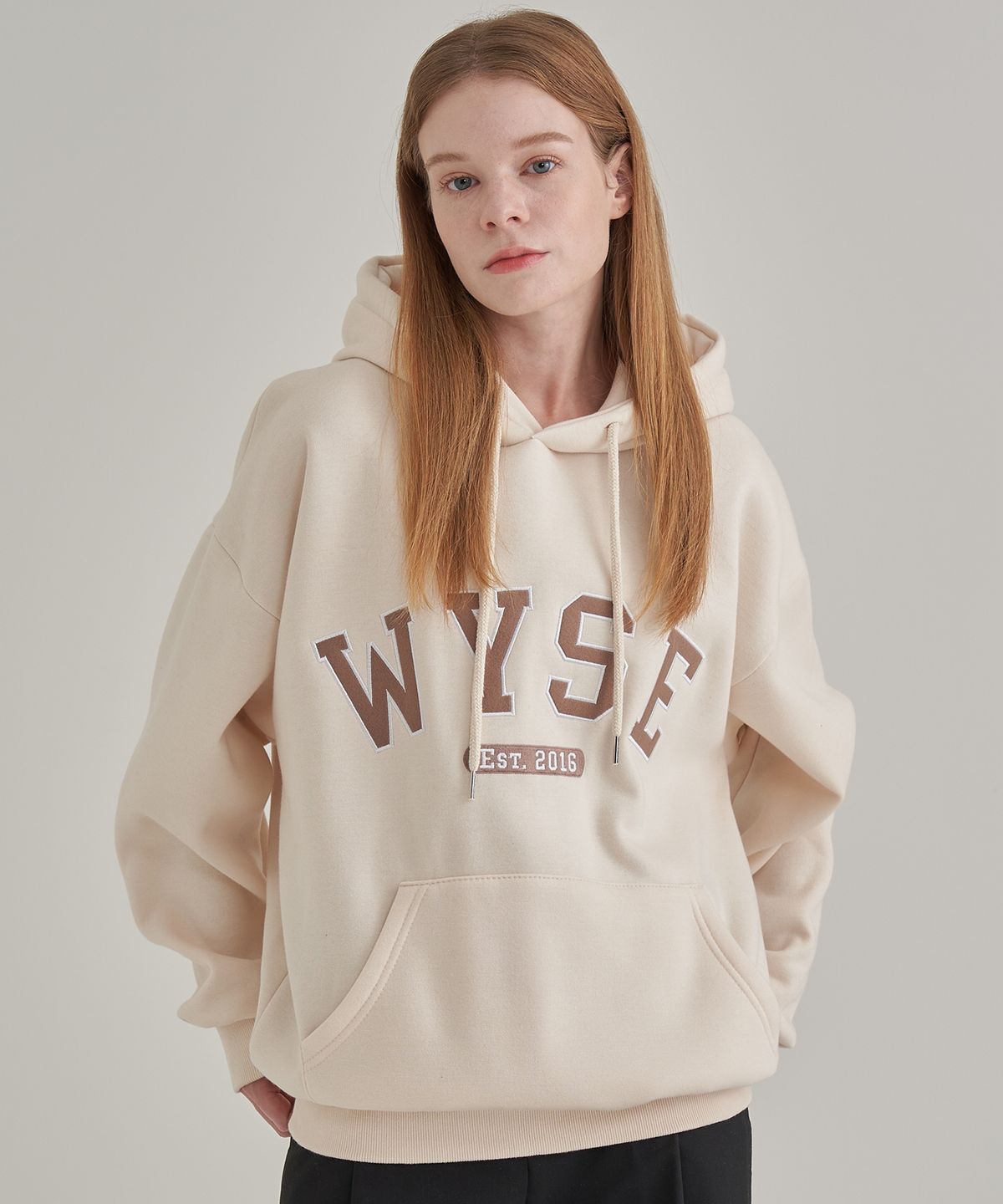 와이즈(WYSE) 베이직 컬리지 로고 후드 크림