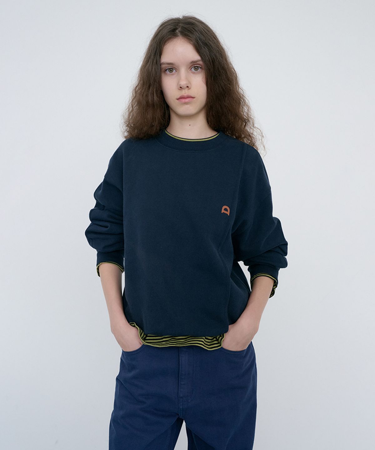 던스트(DUNST) UNISEX DUNST LOGO CREASE SWEATSHIRT_UDTS6C103_FRENCH NAVY