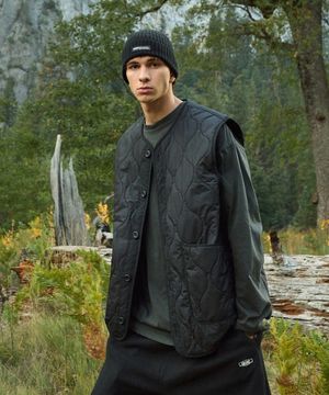 오버핏 퀼팅 베스트 블랙 FVT203