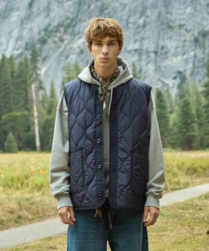 오버핏 퀼팅 베스트 네이비 FVT203