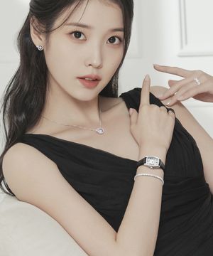 [아이유 PICK] NUOVO TEMPO 가죽 시계 (JWT2LE3BS205WHBK0)