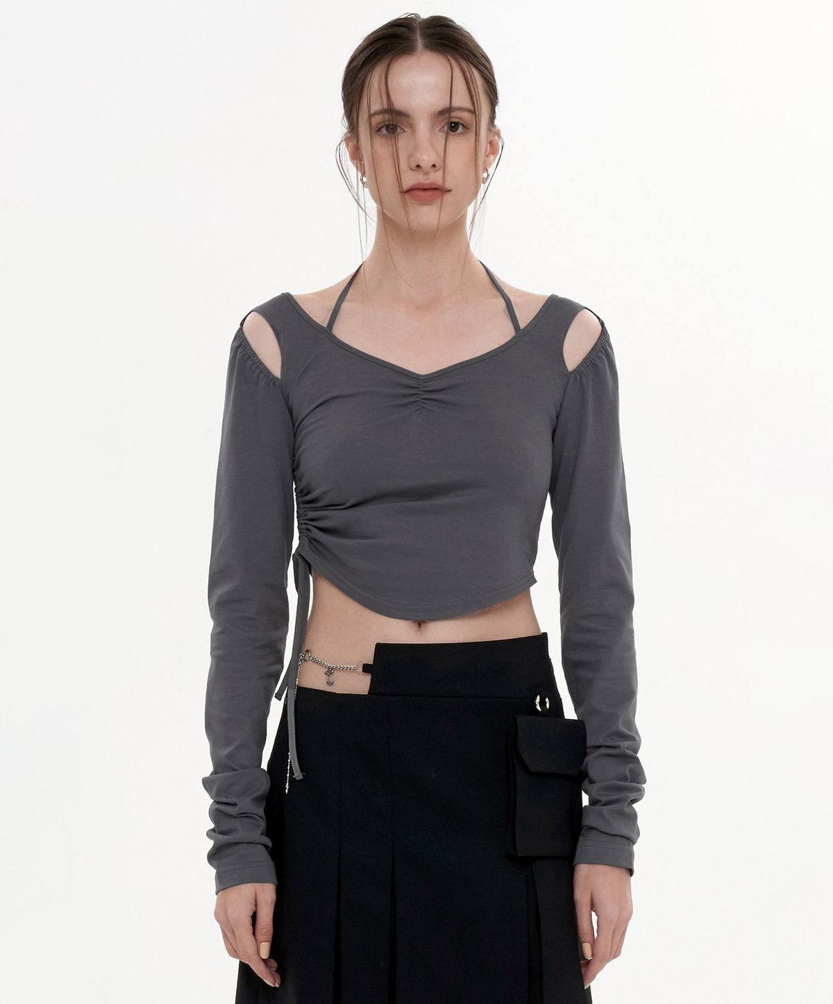 진주유즈(JINJUSE) HALTER NECK SHIRRING TOP [CHARCOAL]