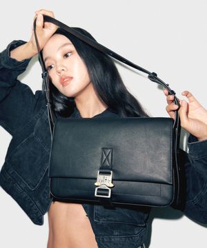 오후 다섯시반_블랙