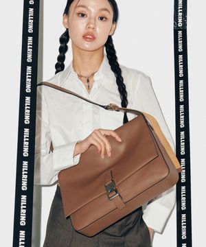 오후 다섯시반 라지_애쉬 브라운