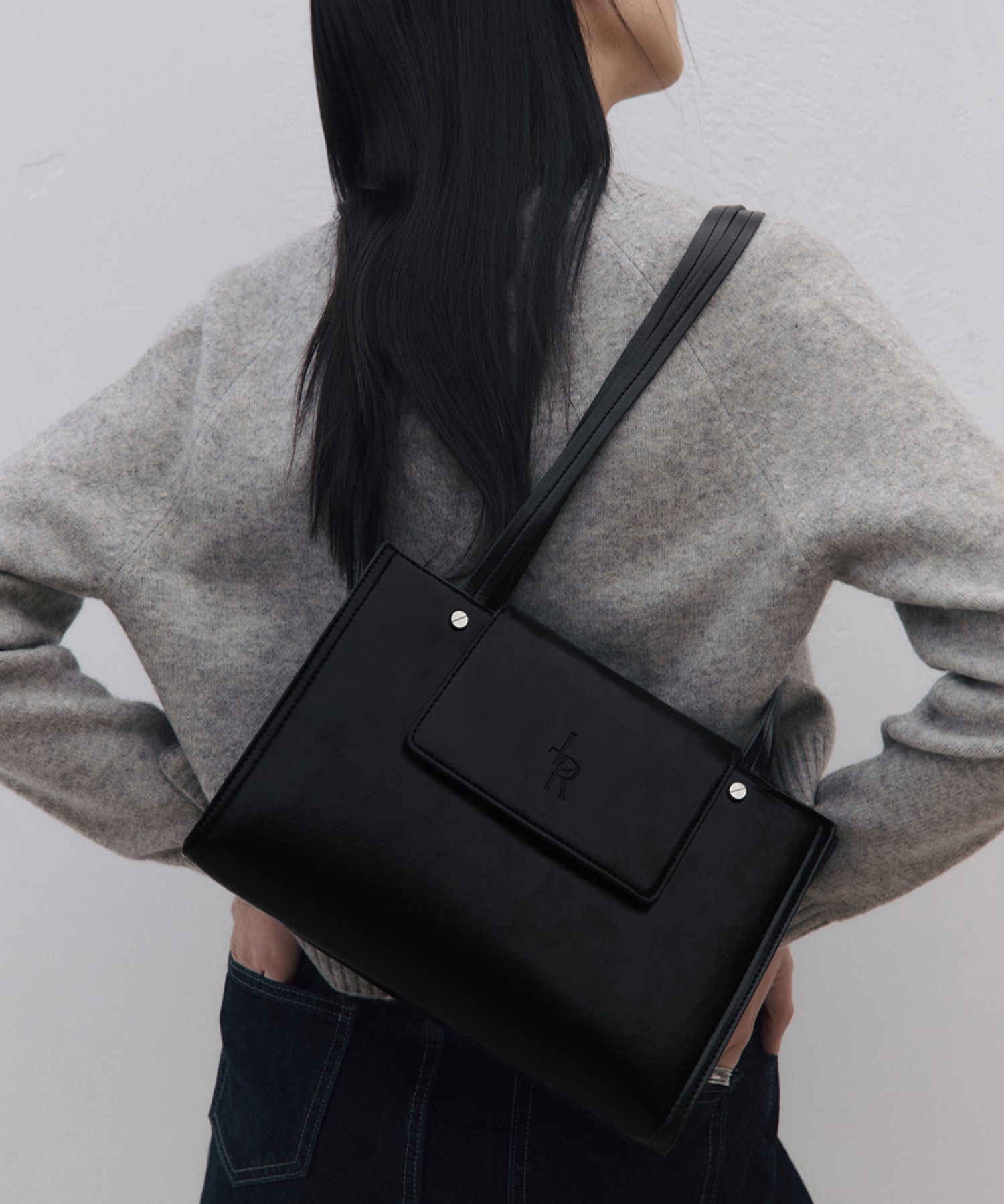ショルダーバッグ・ポシェット ^LEATHERY^ Bolted square shoulder bag mini BLACK LRBG3302BK Bolted Square Shoulder Bag / Mini [BLACK] - LEATHERY