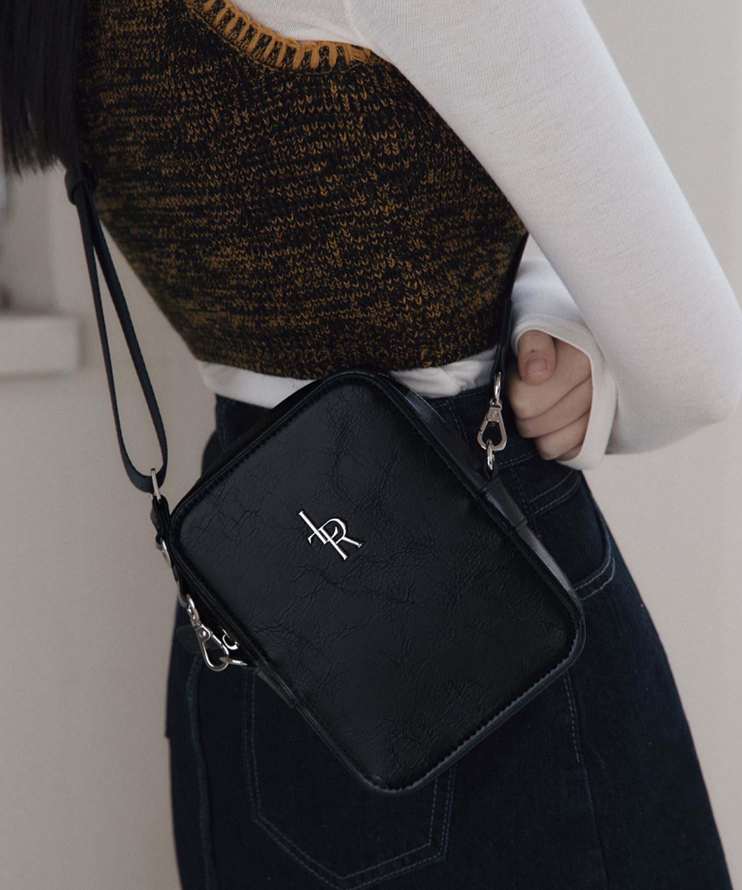 ショルダーバッグ・ポシェット LEATHERY Logo-Plaque Squre Cross Bag [BLACK] MUSINSA | LEATHERY Logo Plaque Square Cross Bag [BLACK]