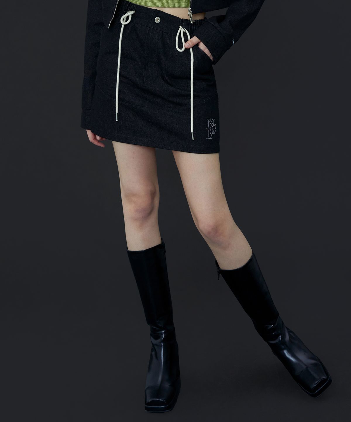 팬시클럽(FANCY CLUB) [NF] 딜루드 데님 미니 스커트 (BLACK)_F23QD834