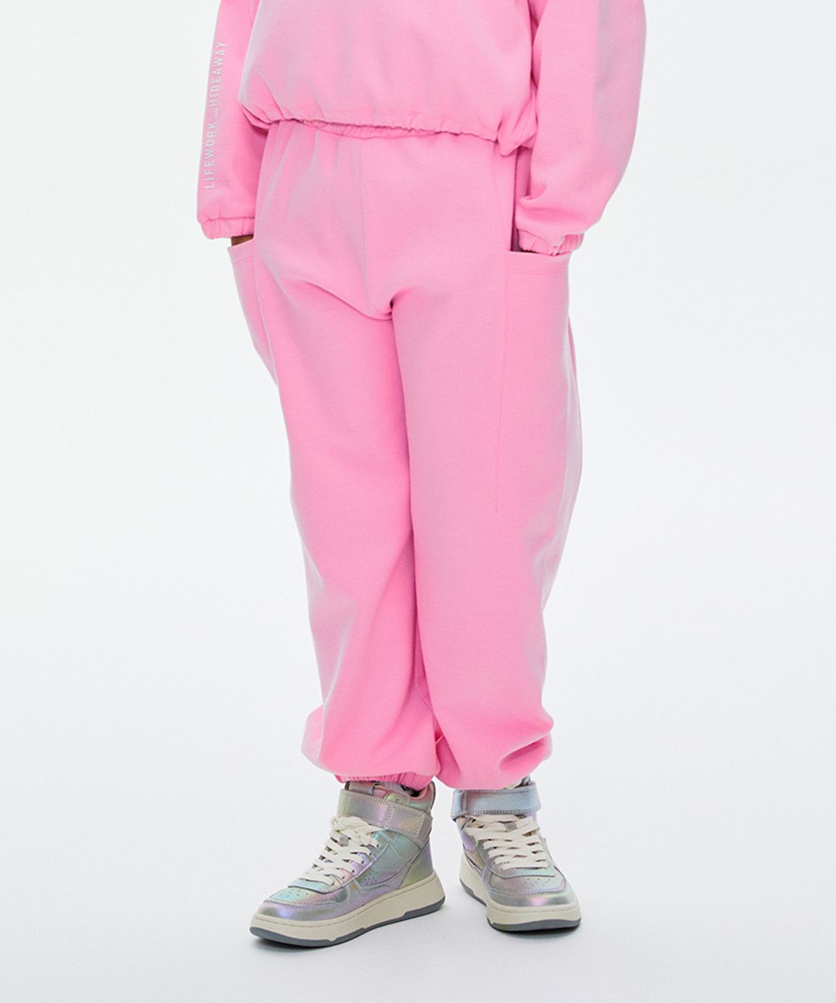 라이프워크 키즈(LIFEWORK KIDS) 키즈) 아치로고 피규어 조거팬츠