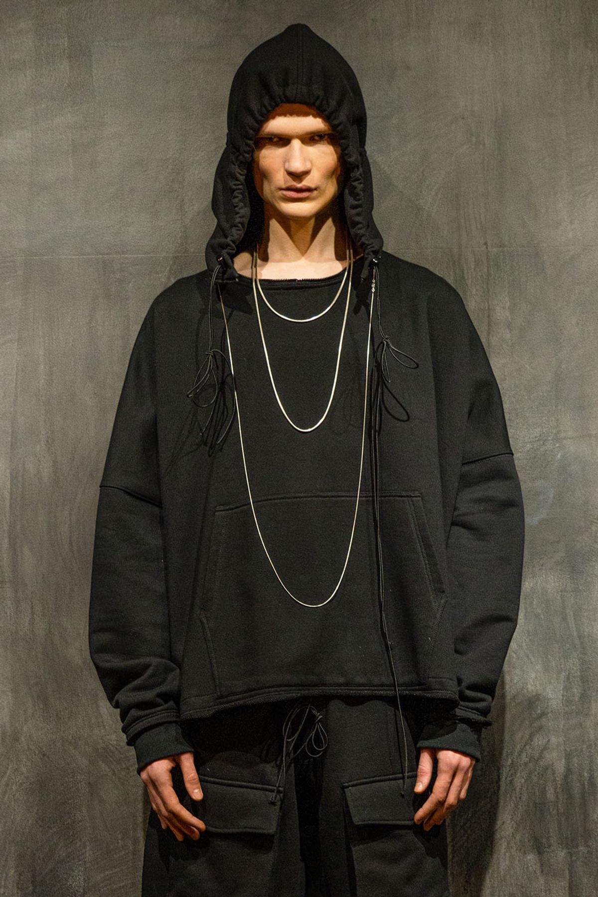아스파라거스(ASPARAGUS) Neckline Zipper Hoodie-BK