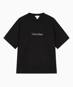 블랙 릴렉스핏 스탠다드 로고 크루넥 반팔 티셔츠 40HM228 UB1