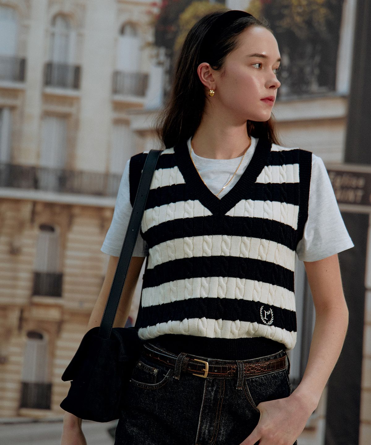 로라로라(ROLAROLA) V NECK CABLE KNIT VEST BK+IV