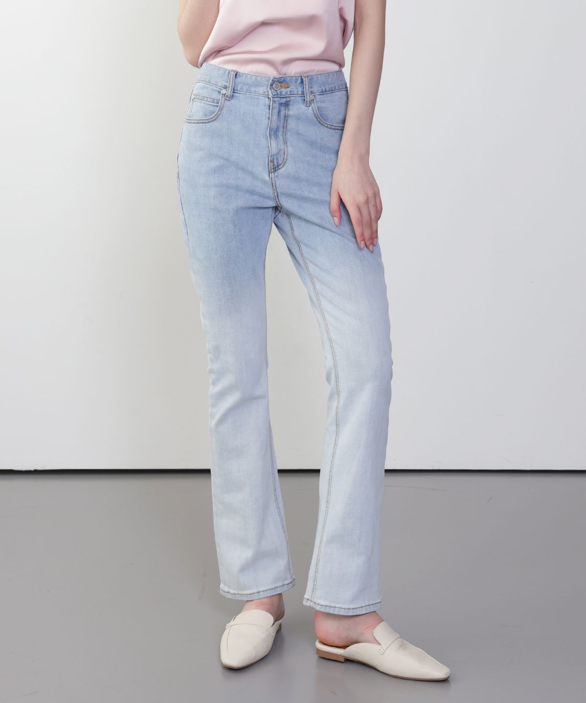 러브참(LOVECHARM) [이아소 그라데이션 부츠컷 데님 팬츠_라이트 블루] Iaso Gradation Bootscut Denim pants_LB