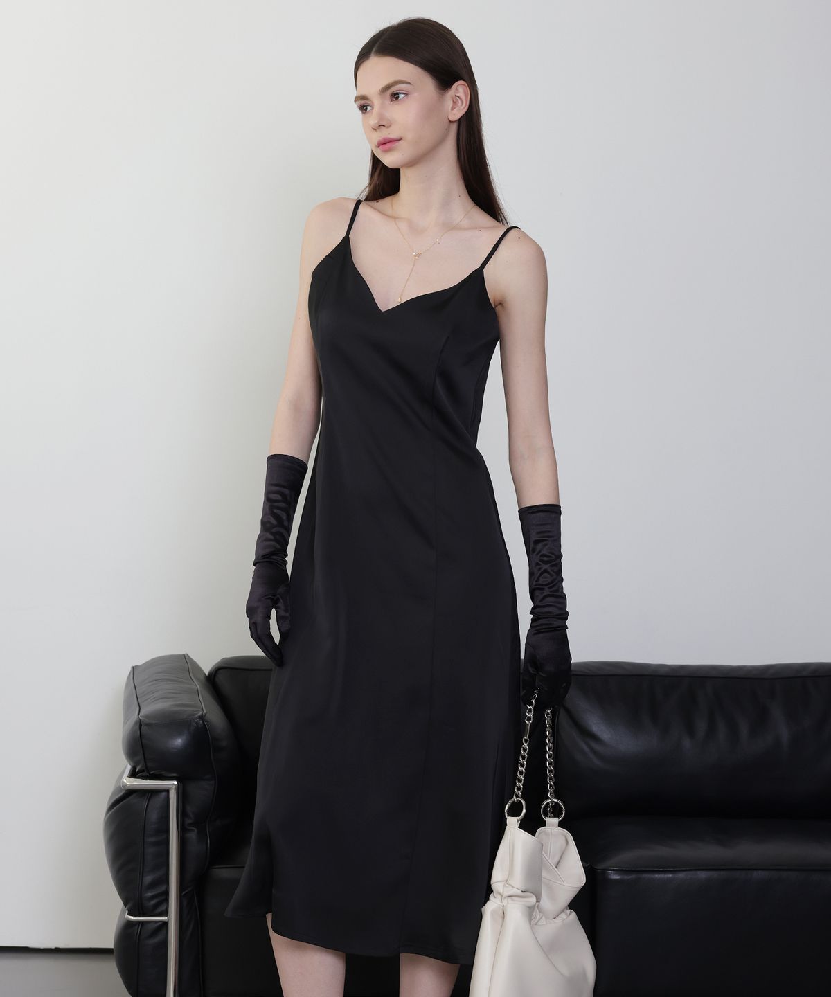 러브참(LOVECHARM) [베누스 사틴 슬립 드레스_블랙]Venus Satin Slip Dress