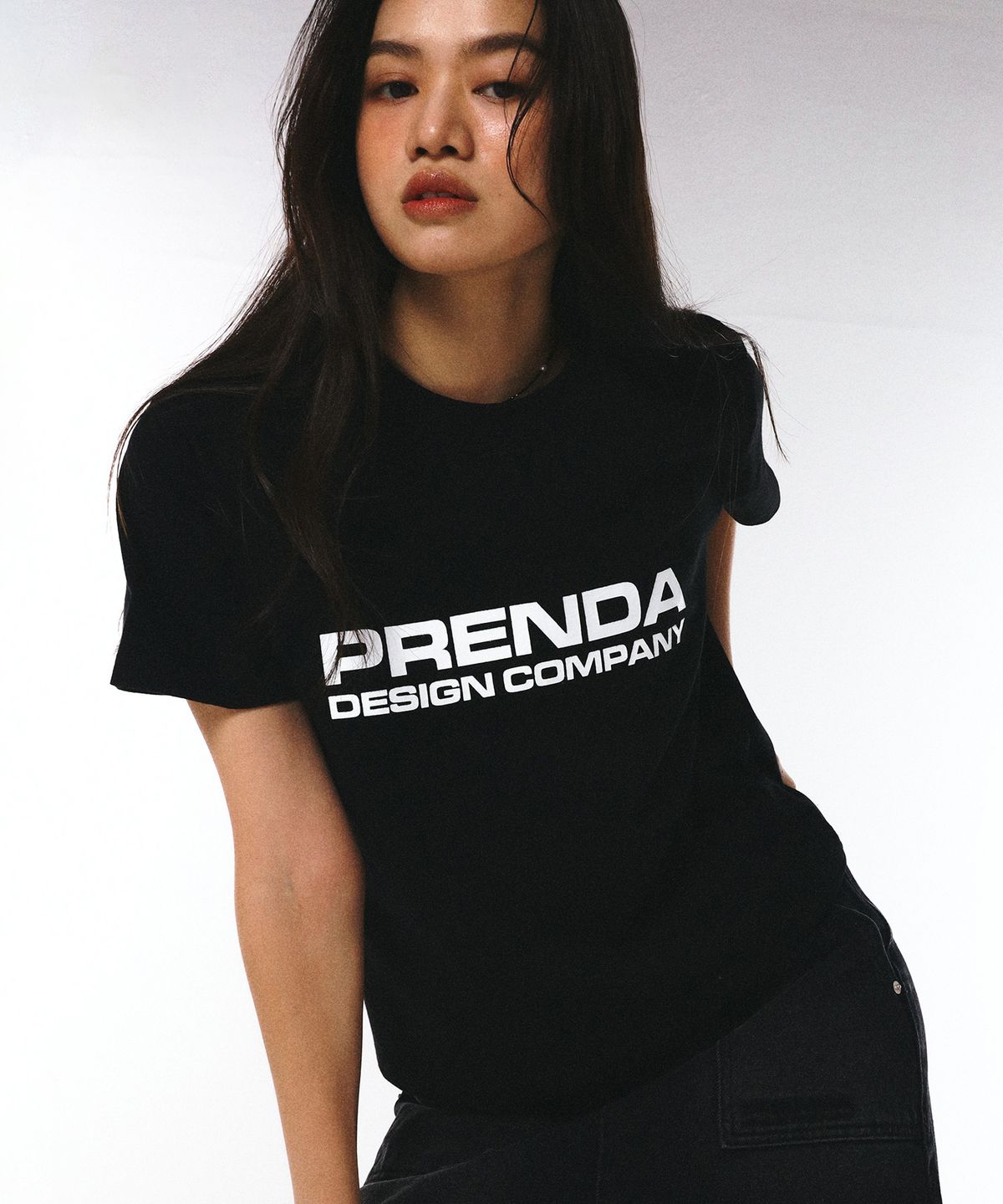프렌다(PRENDA) PDC LOGO TEE BLACK