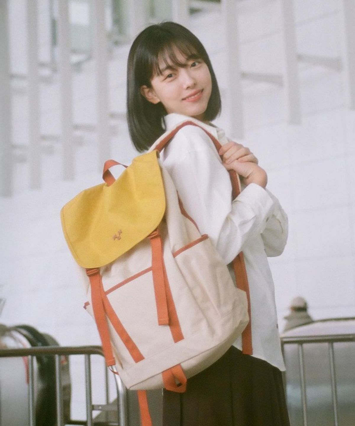 마흐(MAH) 영투어 백팩 30L 데일리 트래블 백 - 옐로우크림