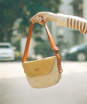 영셔틀 크로스백 슬링백 옐로우크림