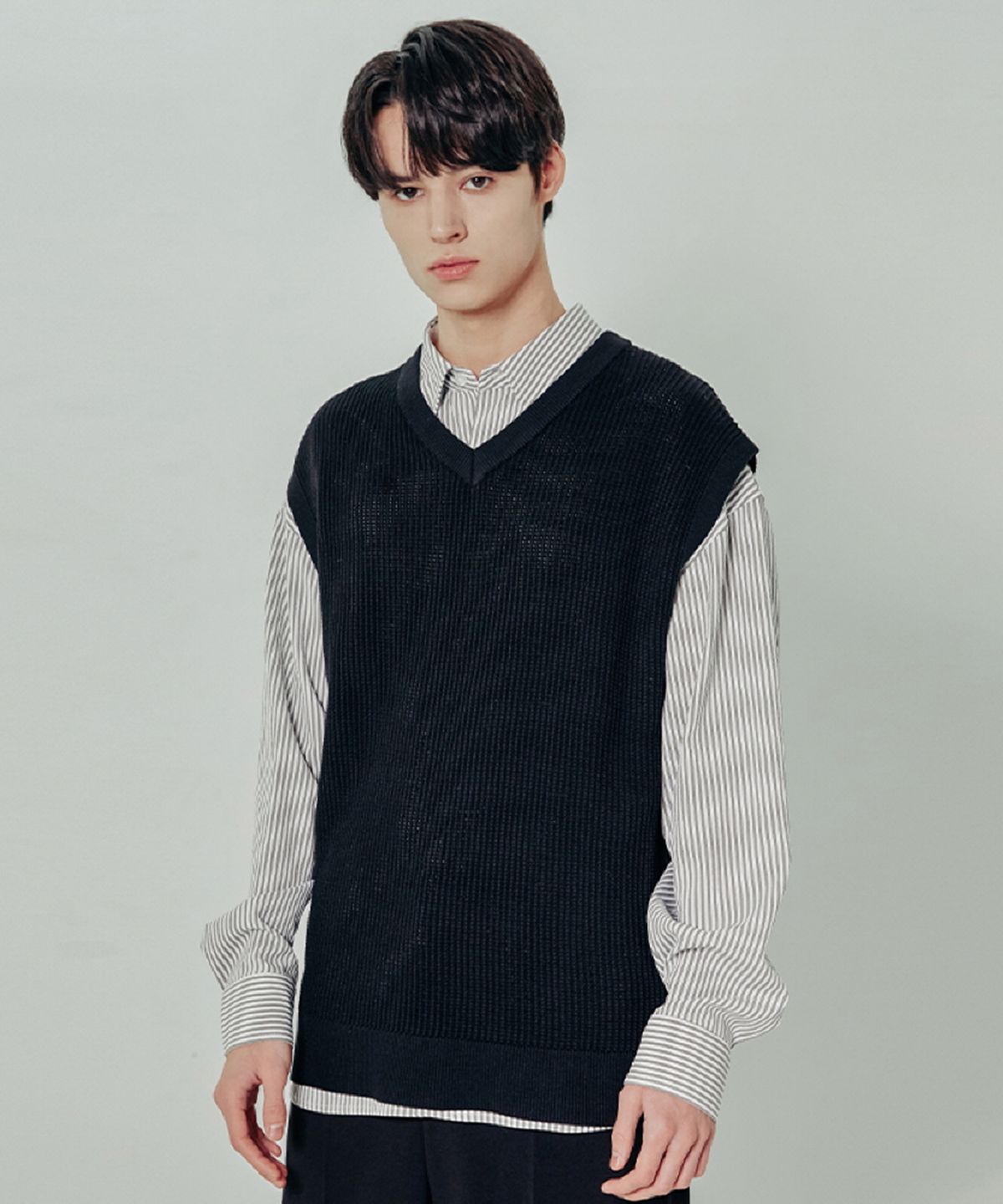 애드호크(ADHOC) 남성 조직변형 V-NECK 베스트 (BLACK)