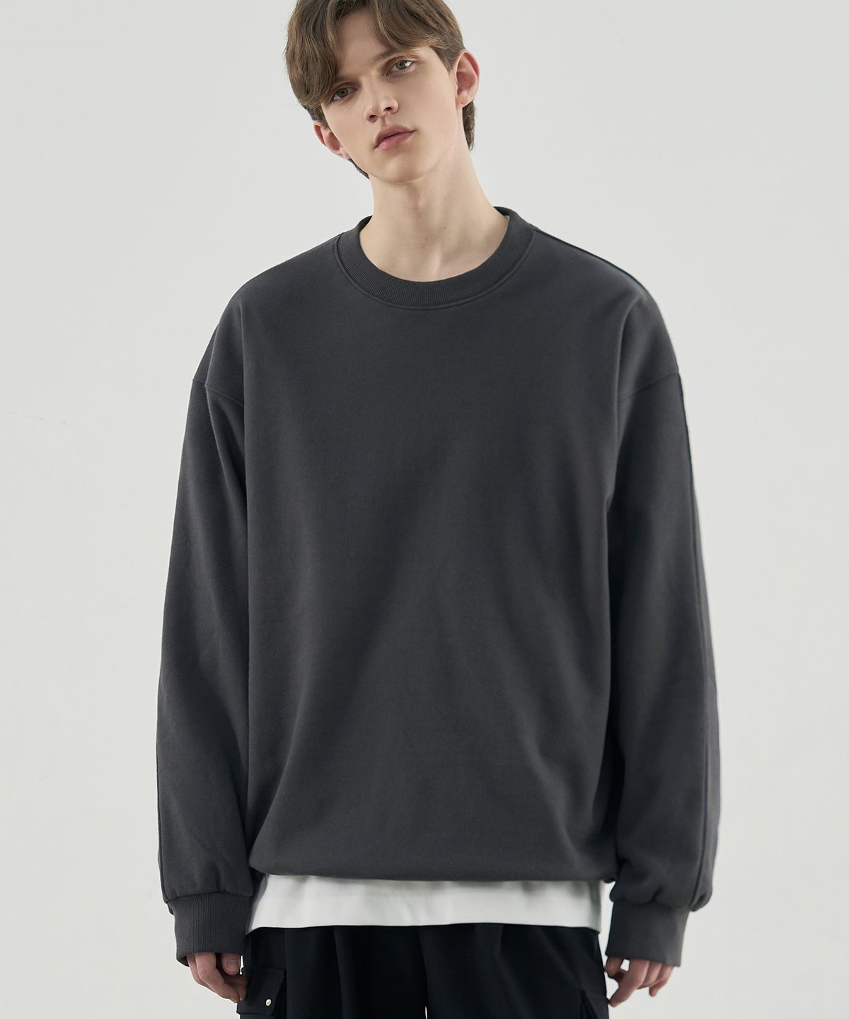 드로우핏(DRAW FIT) 레이어드 스트링 스웨트 셔츠 [CHARCOAL]