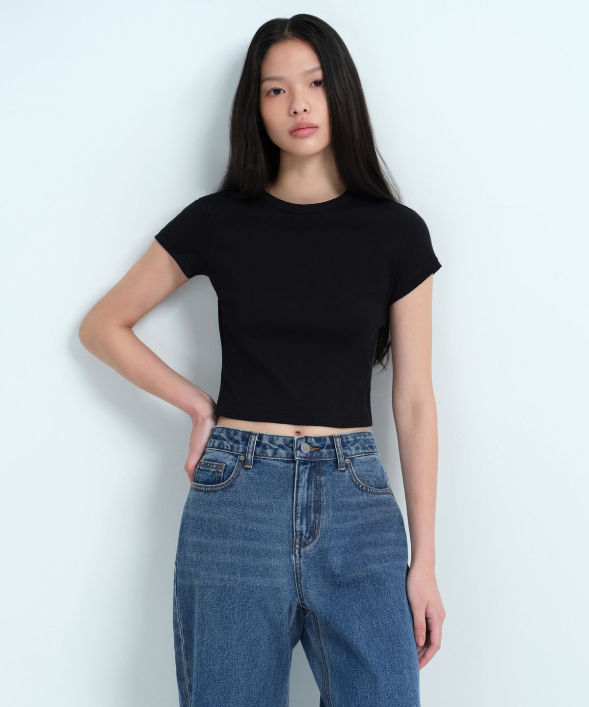 무신사 스탠다드 우먼(MUSINSA STANDARD WOMAN) 우먼즈 슬림 크롭 크루 넥 티셔츠 [블랙]