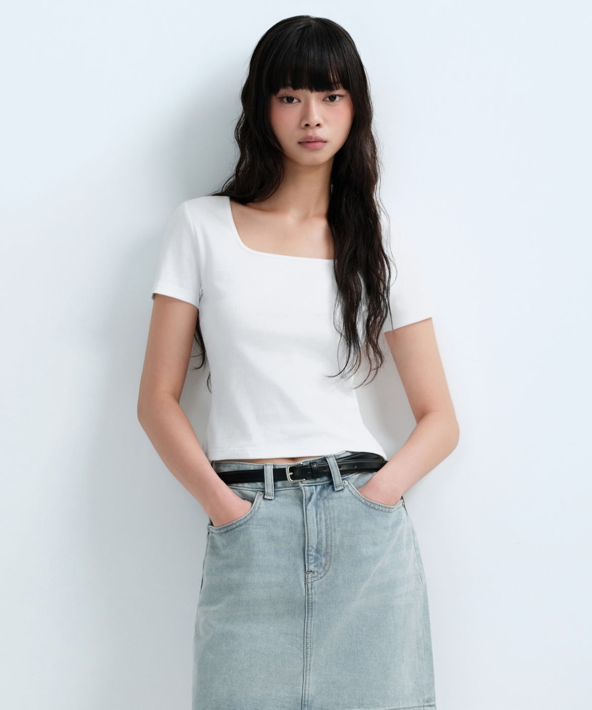 무신사 스탠다드 우먼(MUSINSA STANDARD WOMAN) 우먼즈 슬림 스퀘어 넥 티셔츠 [화이트]
