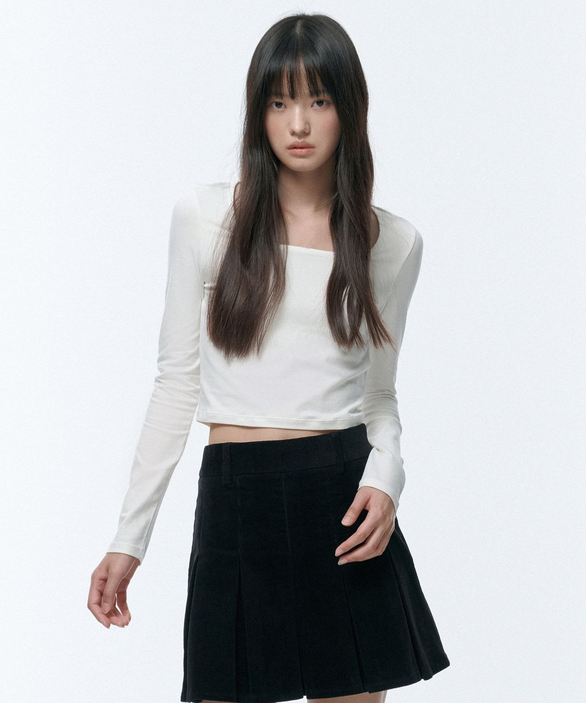 무신사 스탠다드 우먼(MUSINSA STANDARD WOMAN) 우먼즈 슬림 크롭 스퀘어 넥 긴소매 티셔츠 [크림]