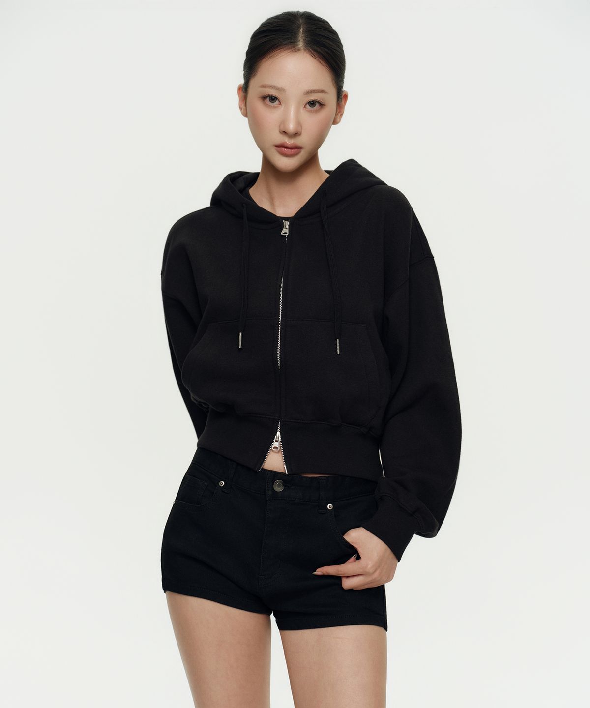 무신사 스탠다드 우먼(MUSINSA STANDARD WOMAN) 우먼즈 볼륨 크롭 후디드 스웨트 집업 [블랙]