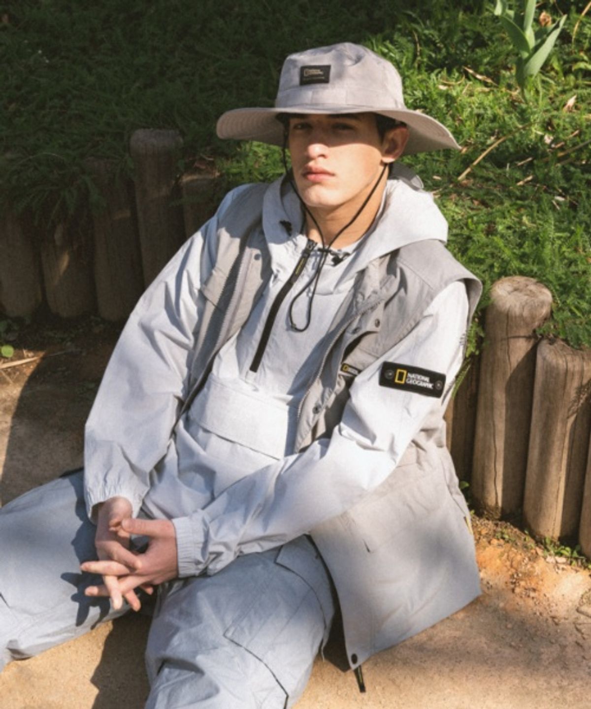 내셔널지오그래픽(NATIONALGEOGRAPHIC) N232UFT940 아델리 경량 우븐 스트레치 긴팔 아노락 점퍼 ICE GREY